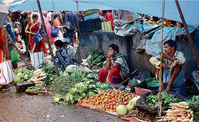बेमौसम बारिश से फसल को नुकसान, हरी सब्जियों की कीमतों में लगी आग