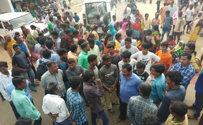 विचारधीन कैदी की मौत के विरोध में तीन घंटे एनएच-78 जाम, ग्रामीणों ने कहा- रायडीह थानेदार को हटाओ