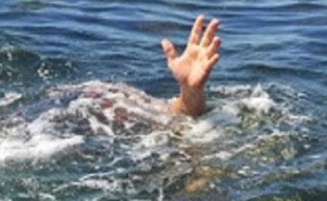 गंगा में स्नान के दौरान जमालपुर के दो किशोर डूबे, गंगा के तेज धार में बहने की आशंका
