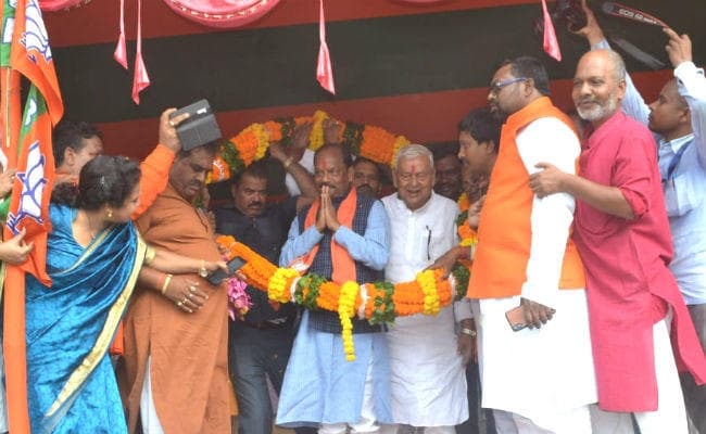 जन आशीर्वाद योजना में बोकारो पहुंचे मुख्‍यमंत्री रघुवर ने कहा- फिर से बनाइए डबल इंजन की सरकार