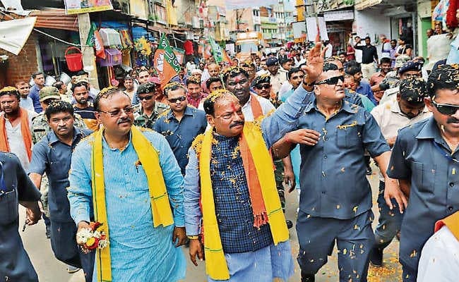 विधानसभा चुनाव 2019 : झाविमो ने की घोषणा, सरकार बनी तो 10वीं और 12वीं पास हर विद्यार्थी को देंगे लैपटॉप