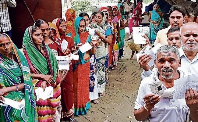 उपचुनाव में लोकसभा चुनाव से 10 प्रतिशत कम पड़े वोट