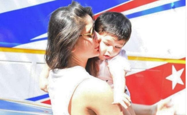 करीना कपूर के बेटे तैमूर ने पैपराजी को ''एक्‍सक्‍यूज़ मी'', बार-बार देखा जा रहा है ये VIDEO