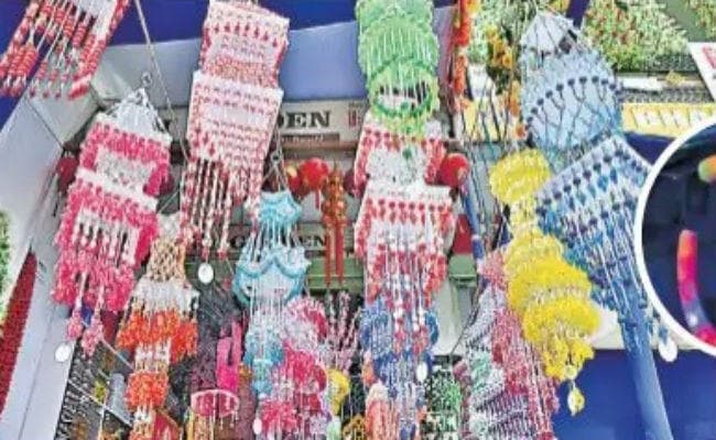 रोशनी पर्व का इंतजार : दीये, लड़ियां और खिलौनों से पट गयी हैं रांची की दुकानें