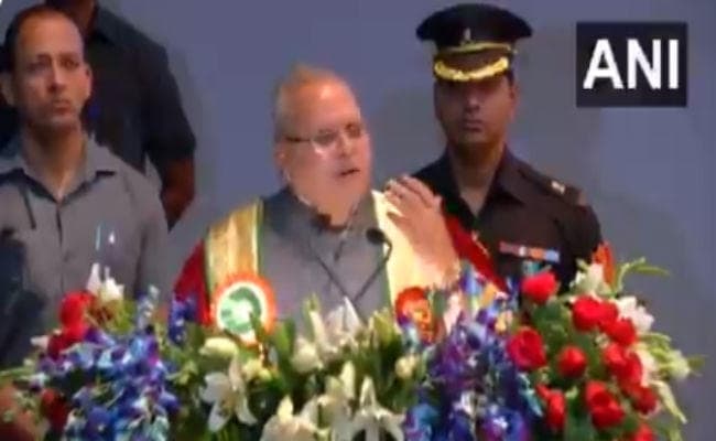 जम्मू-कश्मीर में किसी नेता का बेटा आतंकवाद की बलि नहीं चढ़ा : राज्यपाल