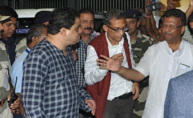 अभिजीत बनर्जी का कोलकाता पहुंचने पर शानदार स्वागत