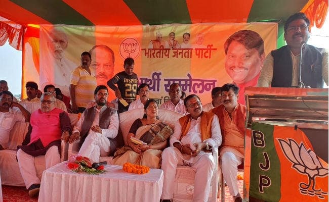 खरसावां : भाजपा का लाभार्थी सम्मेलन आयोजित, सांसद समीर उरांव बोले- दुष्प्रचार कर रहे विपक्षी दल