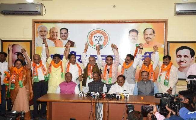 Jharkhandelection2019 : चुनाव की घोषणा से पहले ही विपक्ष को बड़ा झटका, सुखदेव, भानु, जेपी सहित पांच MLA भाजपा में शामिल
