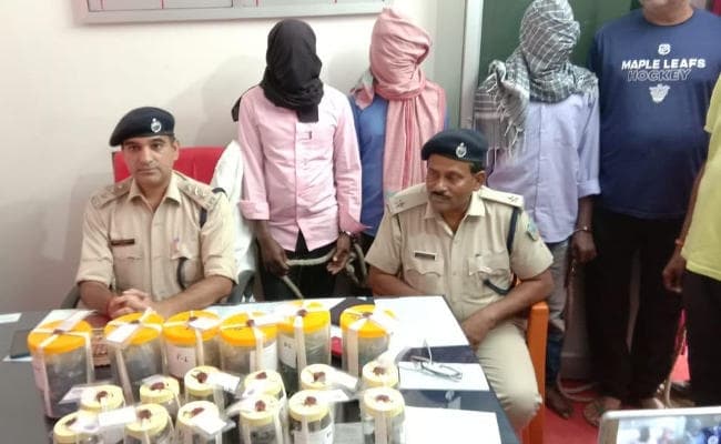 Hazaribagh : बरही में 10 किलो अफीम के साथ खूंटी के तीन तस्कर गिरफ्तार