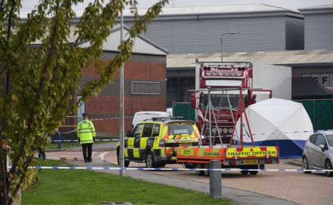 ब्रिटेन में ट्रक से मिले 39 शव, जांच शुरू