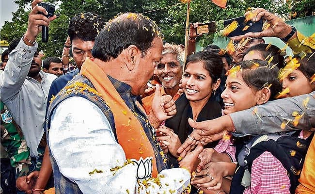 मुख्यमंत्री आशीर्वाद योजना : सरकार की सोच, किसान किसी के सामने हाथ न फैलायें : रघुवर