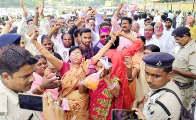 बिहार उपचुनाव मतगणना : दो सीटों पर RJD को जीत, एक सीट पर AIMIM और एक सीट पर निर्दलीय का कब्जा