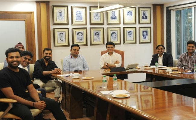 कोहली और रोहित शर्मा से मिले बीसीसीआई अध्यक्ष सौरव गांगुली, इन मुद्दों पर हुई बात