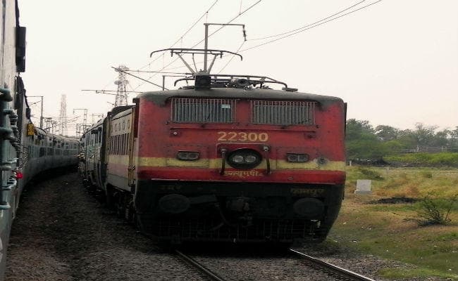 महानंदा समेत कई एक्सप्रेस ट्रेनों के बदले गये मार्ग