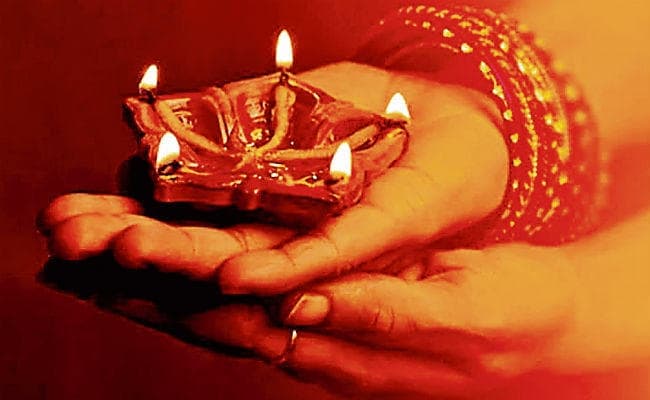 पांच दिवसीय महोत्सव शुरू, धनतेरस आज, रविवार को मनेगी दीवाली, विशेष मुहूर्त में करें पूजा