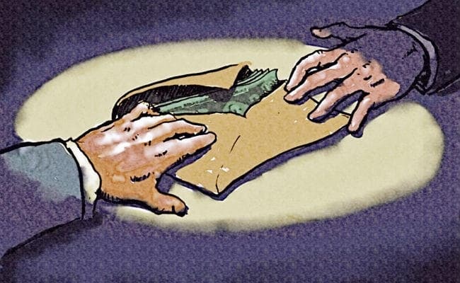 भ्रष्टाचार के बड़े मामलों की सूचना देने पर इनाम का प्रबंध करे सरकार