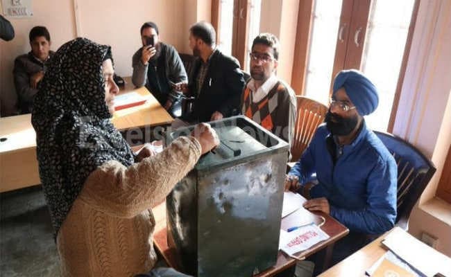 जम्मू कश्मीरः विशेष दर्जा हटाए जाने के बाद पहली बार हुआ बीडीसी चुनाव, इतने ब्लॉक जीत पायी BJP