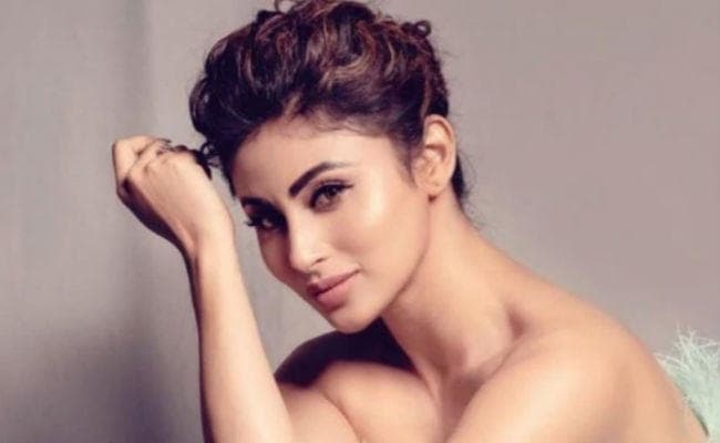 अपने किरदार ''रुक्मिणी'' से बहुत अलग हैं मौनी रॉय