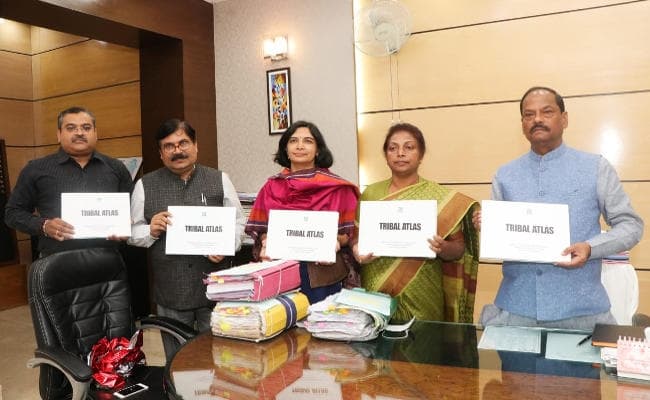 मुख्यमंत्री रघुवर दास ने किया ट्राइबल एटलस ऑफ झारखंड का विमोचन