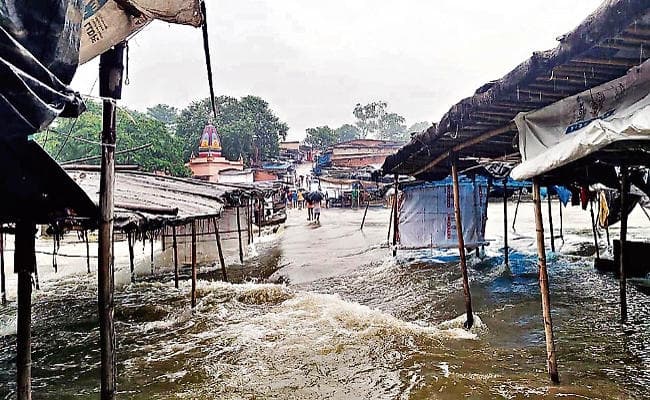 रामगढ़ में सबसे ज्यादा 100 मिमी बारिश, भैरवी का जलस्तर बढ़ा, कई मकान ध्वस्त
