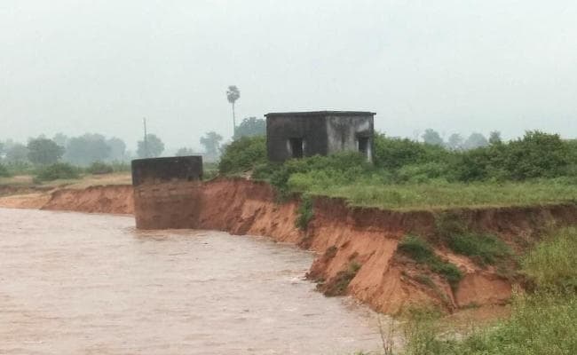 Jharkhand : तीन दिन की बारिश ने किसानों की कमर तोड़ी, धान की फसल व सब्जियां हुई बर्बाद