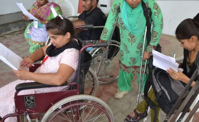 दिव्यांगों को प्रतियोगी परीक्षा के शुल्क में छूट