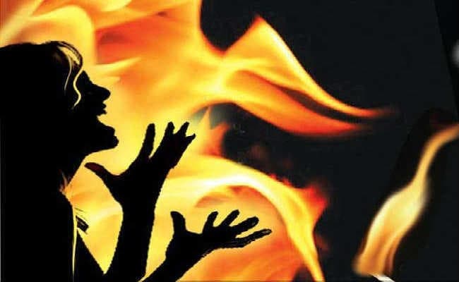 ससुरालवालों ने केरोसिन छिड़क विवाहिता को जिंदा जलाया, पति, ससुर व सास ने दिया घटना को अंजाम