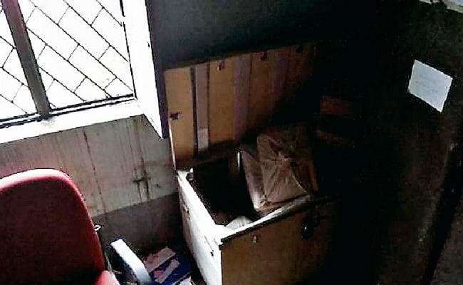 झारखंड ग्रामीण बैंक का ग्रिल काटकर 11 लाख की चोरी