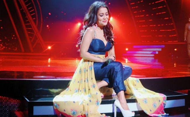 KISS कंट्रोवर्सी से पहले वायरल हो चुके हैं नेहा कक्‍कड़ के ये 5 VIDEO