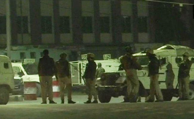 जम्मू कश्मीर : सीआरपीएफ के दस्‍ते पर आतंकवादियों ने किया ग्रेनेड हमला