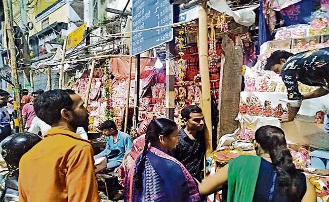 दीपावली को लेकर बाजारों में खूब हुई खरीदारी