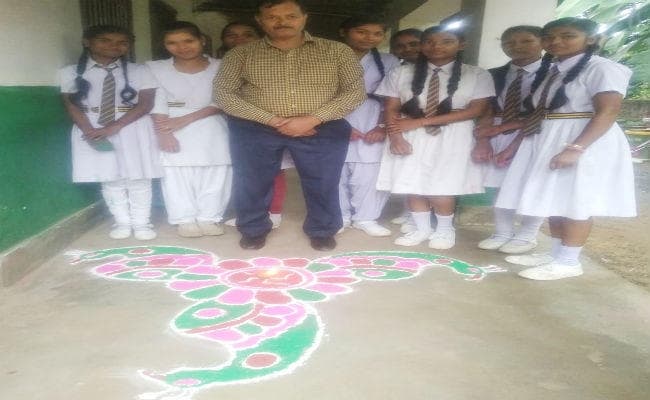 बच्चों ने आकर्षक रंगोली बनाकर दिया प्रदूषण मुक्त दीपावली का संदेश