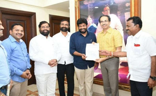 महाराष्‍ट्र में सरकार गठन को लेकर जारी खींचतान के बीच शिवसेना को मिला इस पार्टी के दो MLA का साथ