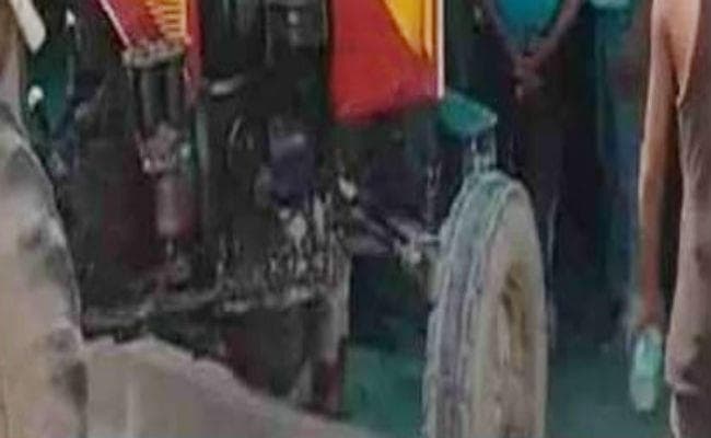 उत्तर प्रदेश के बहराइच में ट्रैक्टर ट्रॉली ने दो सगी बहनों को रौंदा