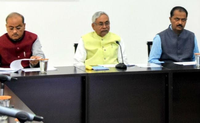 ग्रामीण कार्य विभाग की समीक्षा बैठक :  मुख्यमंत्री नीतीश कुमार ने दिये कई निर्देश, कहा...