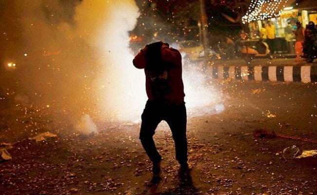 दिवाली के मौके पर देश में पटाखों से आग लगने की घटनाओं में सात की मौत, कई घायल