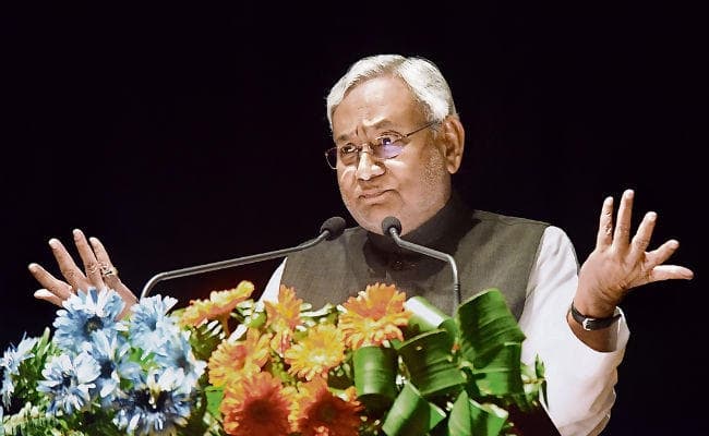 अधिकारियों को सीएम नीतीश का निर्देश, सभी टोलों को जल्द मुख्य सड़कों से जोड़ें