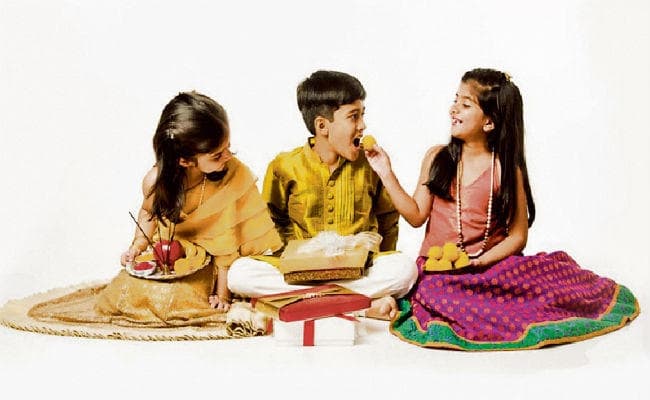 भैया दूज आज : भाइयों की लंबी उम्र के लिए दुआएं करेंगी बहनें, जानें इसके पीछे की कहानी