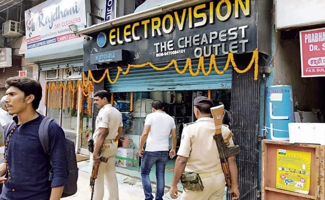 पटना : 66 स्मार्ट टीवी व सात लाख ले गये चोर, चोरों ने खायी मिठाई, फ्रिज से निकाल कर पीया पानी