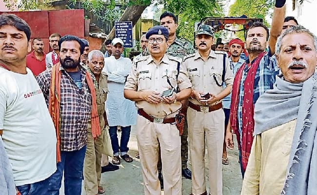 बेगूसराय में पति, पत्नी व बेटी की गोली मार हत्या