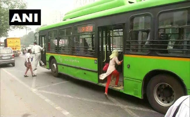 केजरीवाल सरकार ने महिलाओं को दिया भाई दूज का गिफ्ट, आज से DTC बसों में मुफ्त सफर