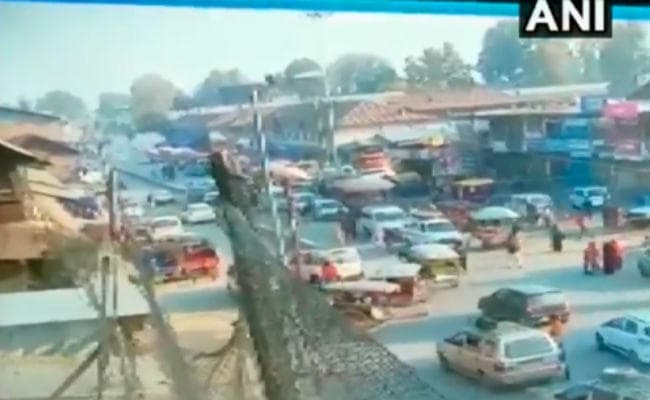 जम्मू-कश्मीर: सोपोर स्थित बस स्टैंड में आतंकियों ने फेंका ग्रेनेड, हमले में 19 घायल 1 की मौत