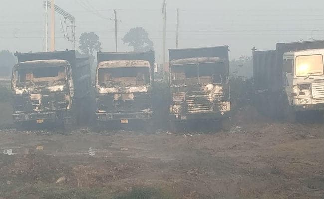 हजारीबाग: उग्रवादियों ने दर्ज करायी मौजूदगी, 7 वाहन फूंके, इलाके में दहशत