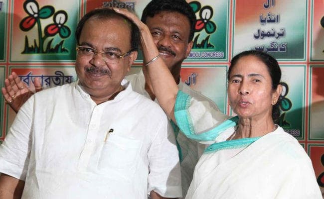 वैशाखी के साथ ममता बनर्जी के घर पहुंचे शोभन, लिया भाई फोटा