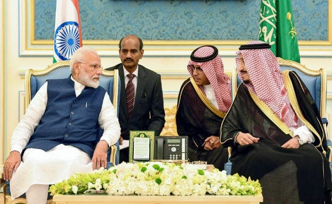 प्रधानमंत्री ने सऊदी शाह व वरिष्ठ मंत्रियों से मुलाकात की, संबंधों को प्रगाढ़ बनाने पर हुई चर्चा