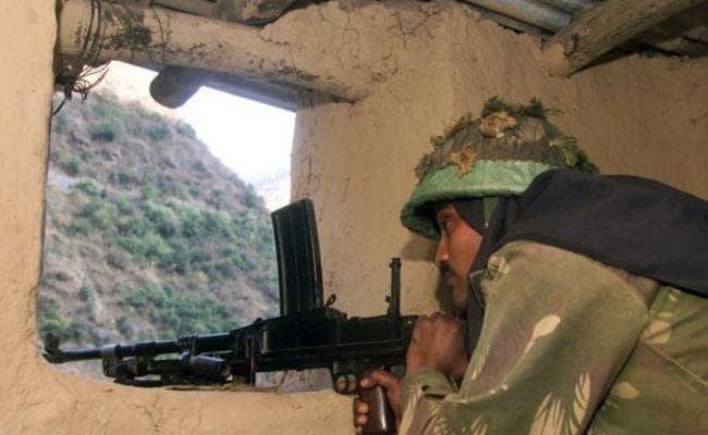 पुलवामा में सीआरपीएफ के बुलेट प्रूफ बंकर पर आतंकियों ने की गोलीबारी