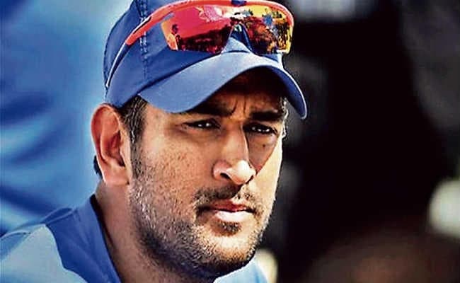 धौनी के रिटायरमेंट पर भड़के फैंस, #NeverRetireDhoni, #ThankyouDhoni के साथ दिया जवाब