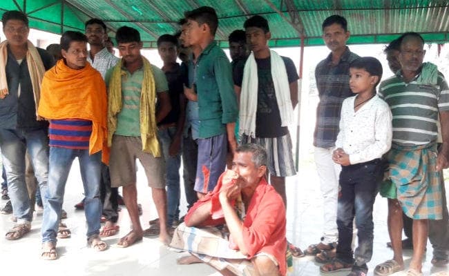 काली पूजा का मेला देख कर लौट रहे चार दोस्तों की सड़क हादसे में मौत, गांव में मातमी सन्नाटा पसरा