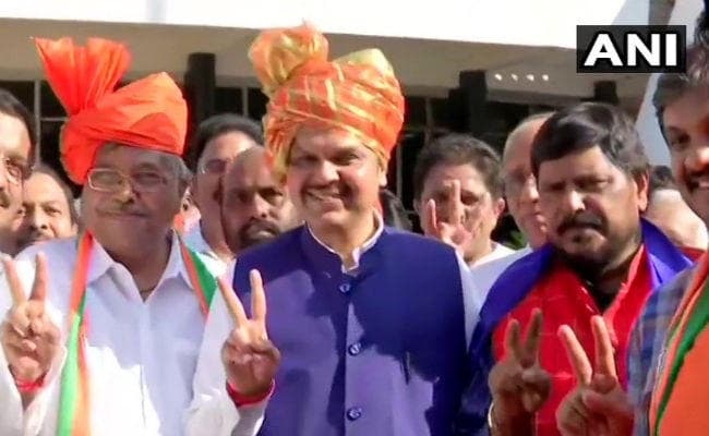 फडणवीस एक बार फिर महाराष्ट्र भाजपा विधायक दल के नेता चुने गये