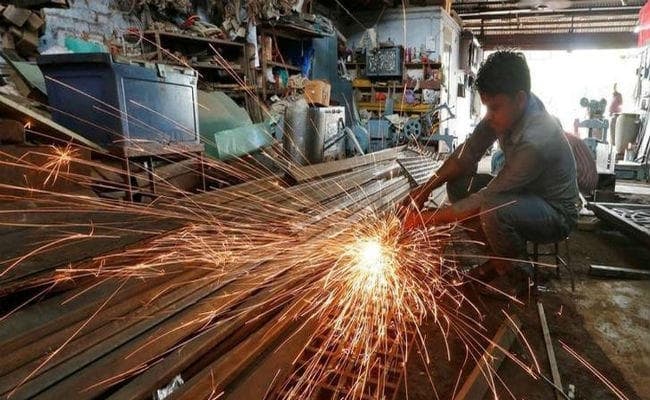 अगस्त में बुनियादी क्षेत्र के आठ प्रमुख उद्योगों का उत्पादन 0.5 फीसदी गिरा